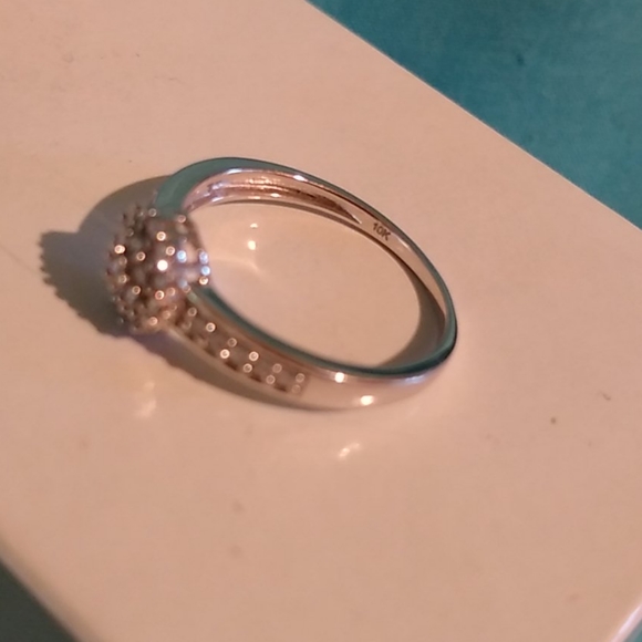 10K White Gold Diamond Flower Cluster Ring.